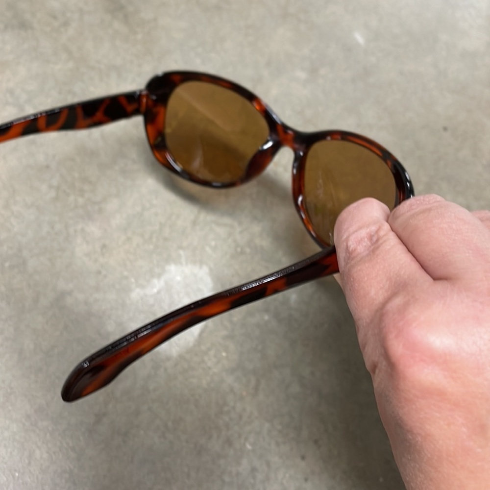 Sunglasses - Picture 4 of 5